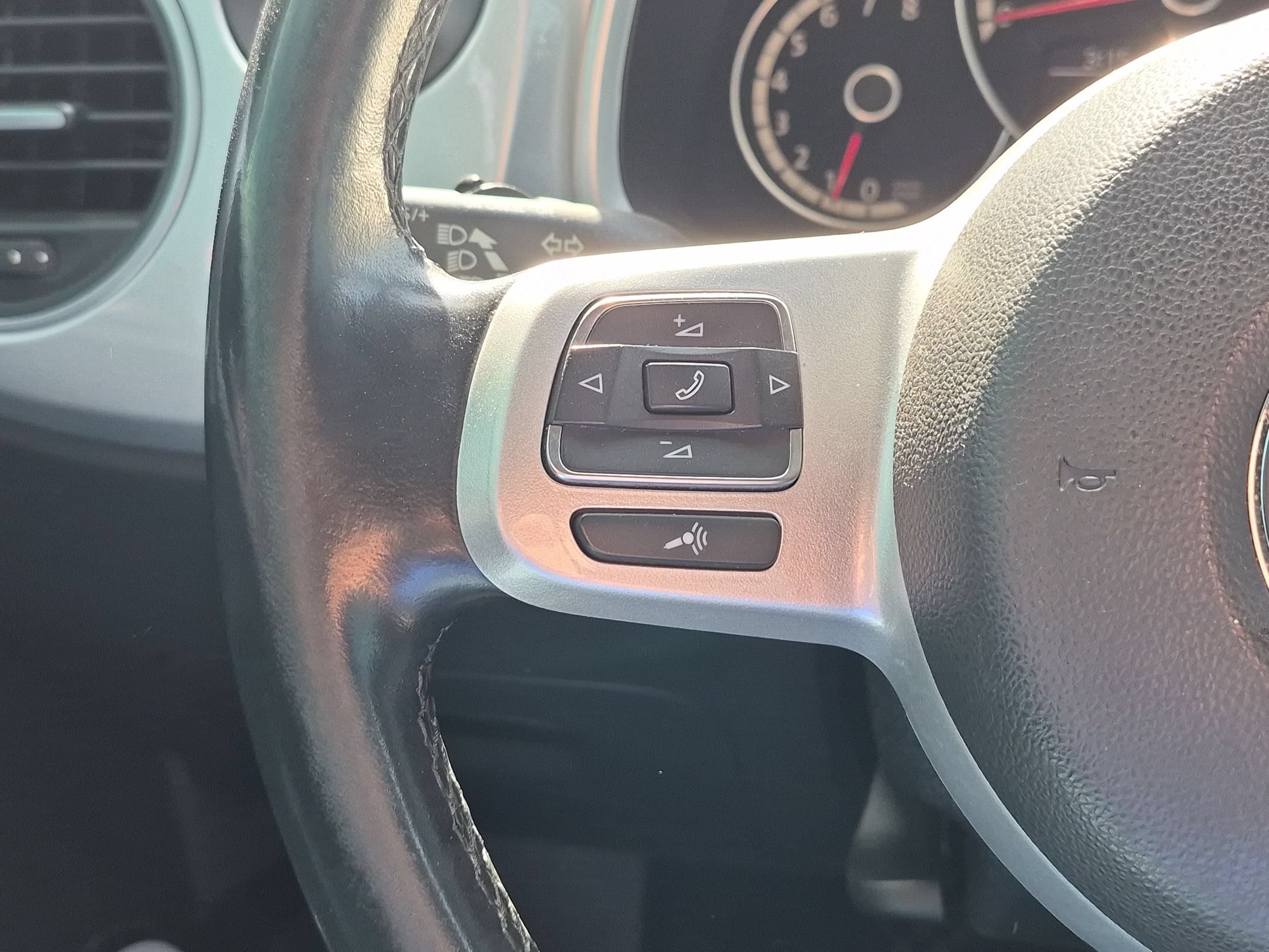 Used 2013 Silver Volkswagen 2.5L image 18