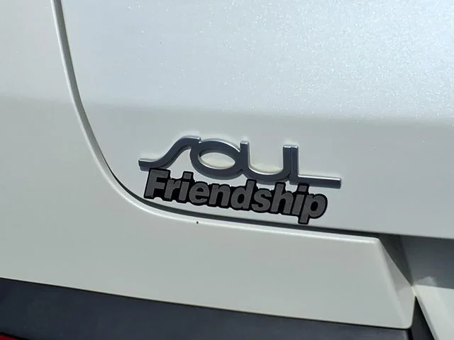 Used 2022 White Kia LX image 7