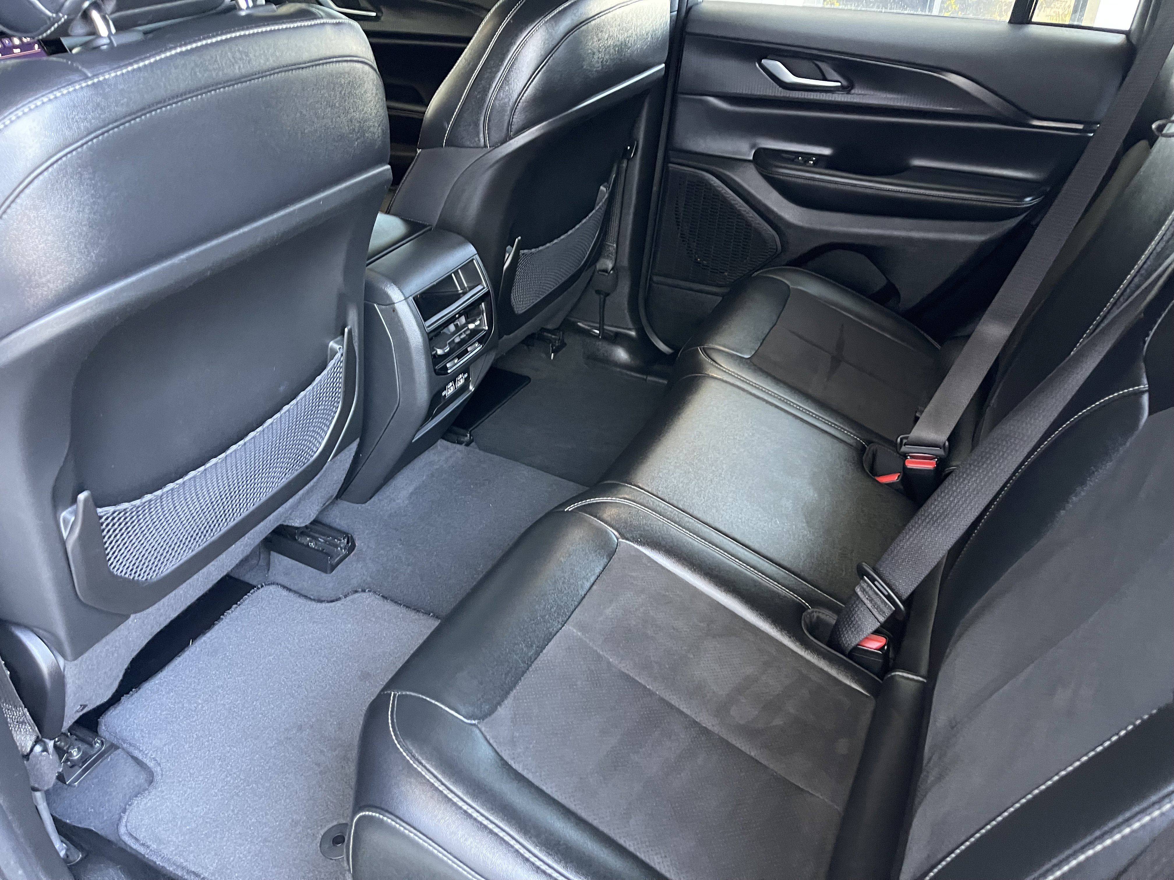 Used 2023 Gray Jeep Altitude X image 9