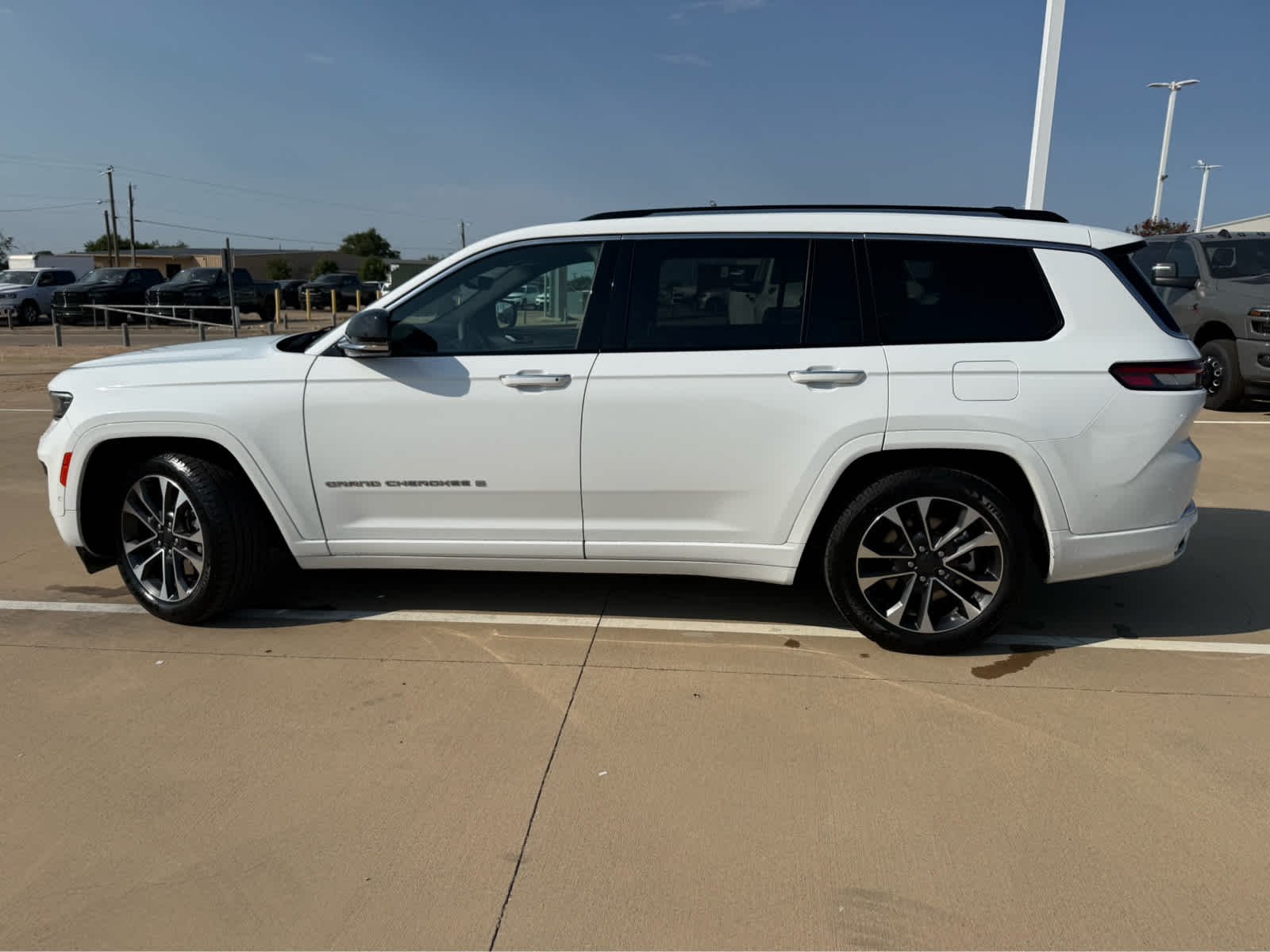Used 2024 Bright White Clearcoat Jeep Overland image 9