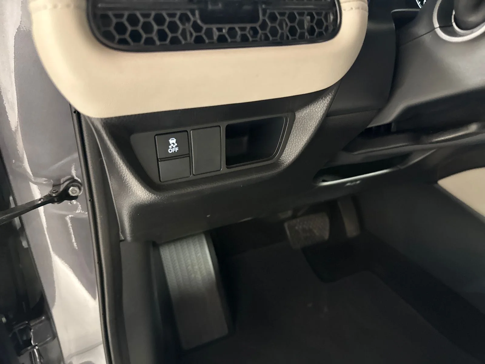 Used 2023 Modern Steel Metallic Honda LX image 17