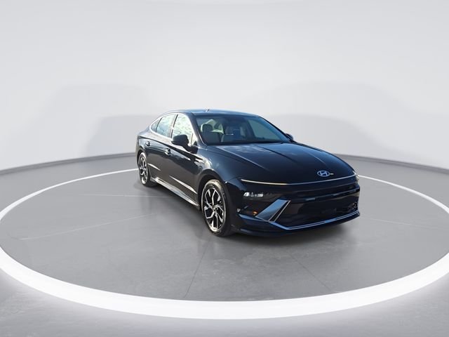 Used 2024 Black Hyundai SEL image 2