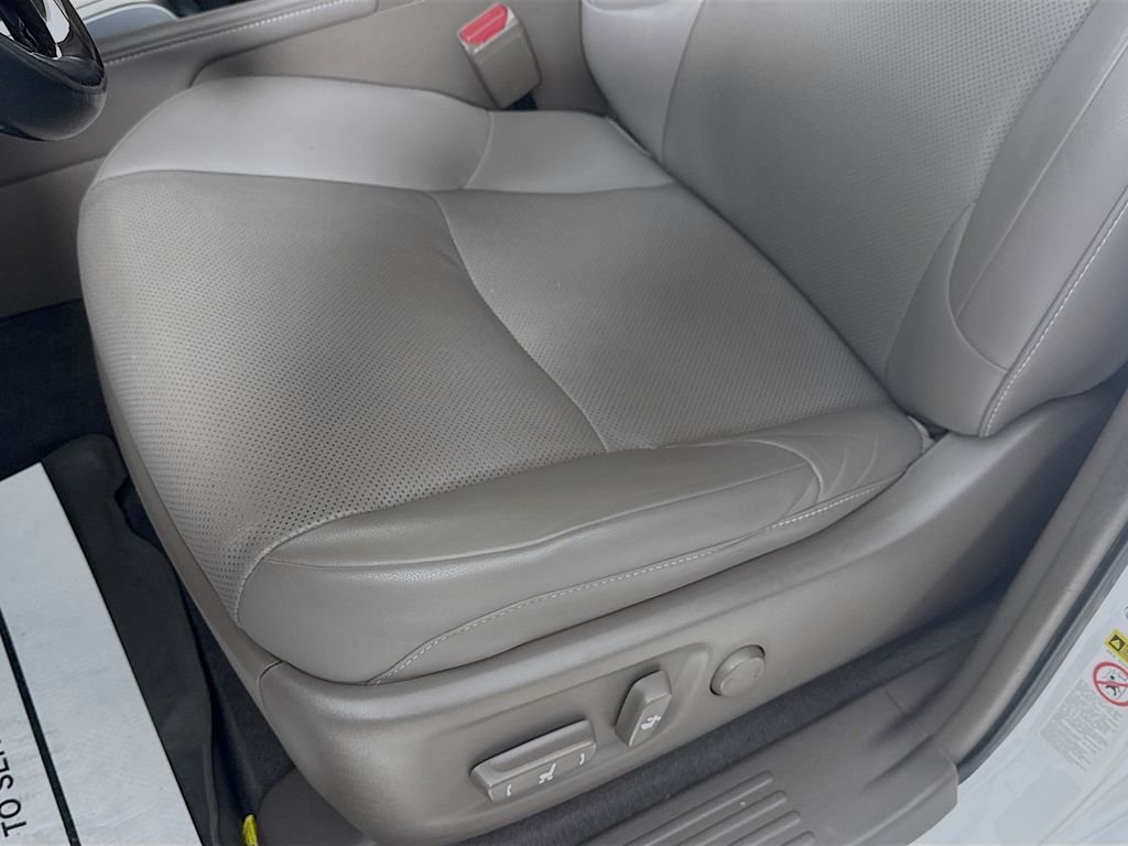 Used 2019 Starfire Pearl Lexus Premium image 22