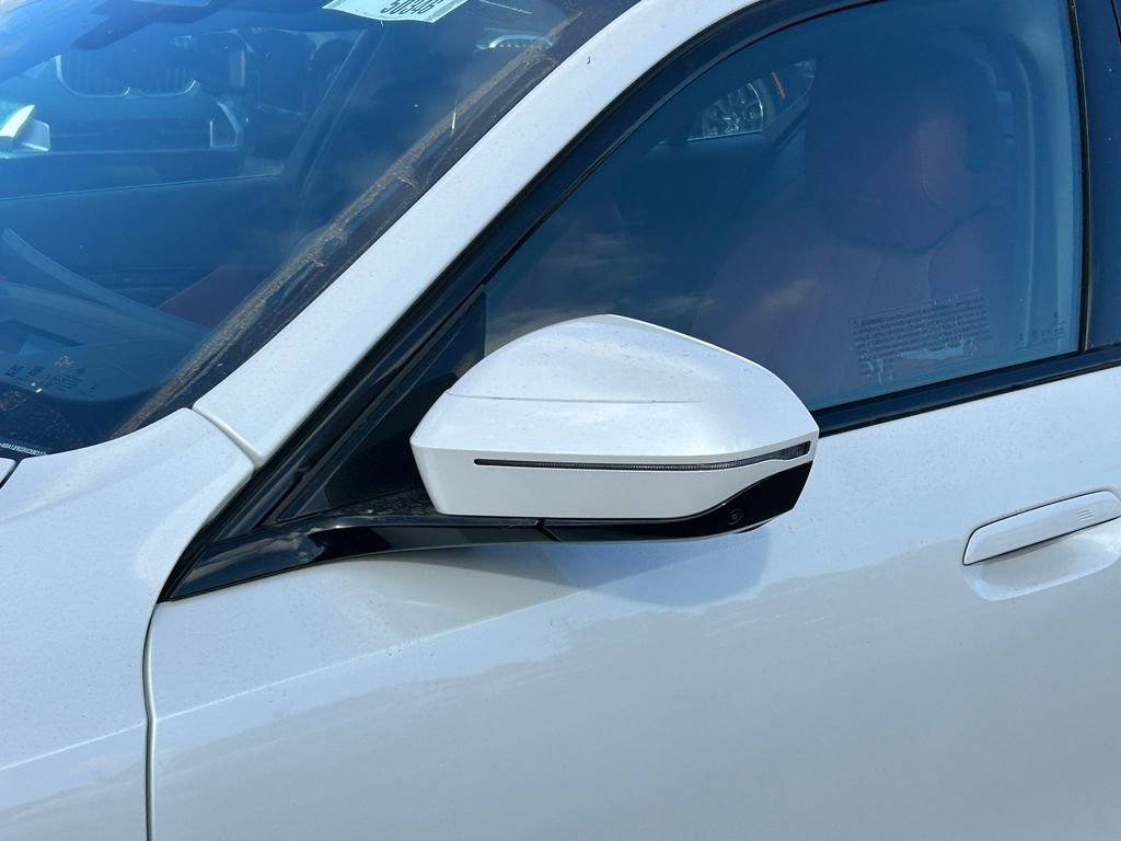 New 2027 Mineral White Metallic BMW 550e xDrive image 10
