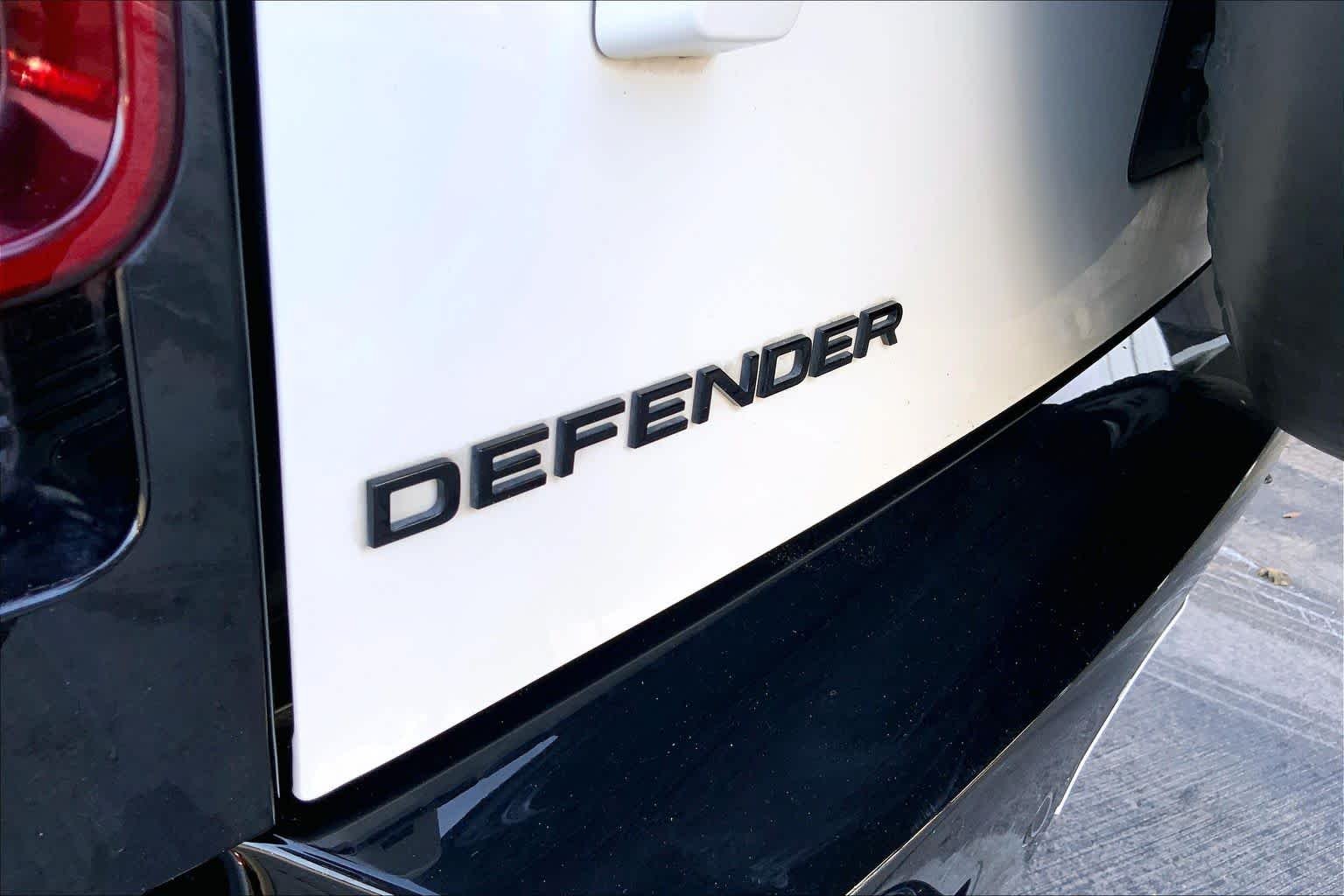 Used 2024 Fuji White Land Rover X-Dynamic SE image 30