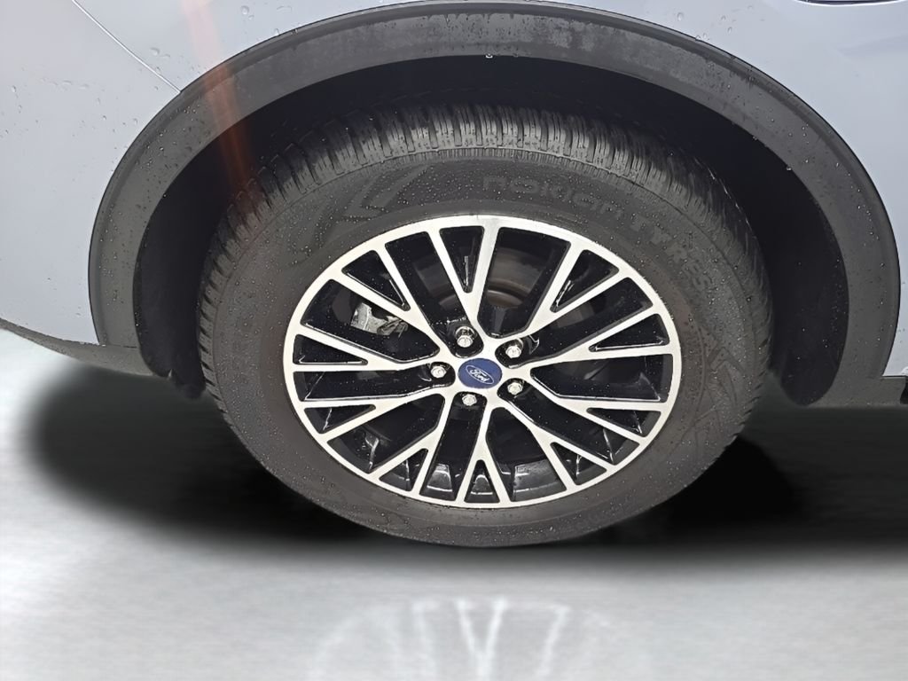 Used 2022 Blue Ford SE image 40