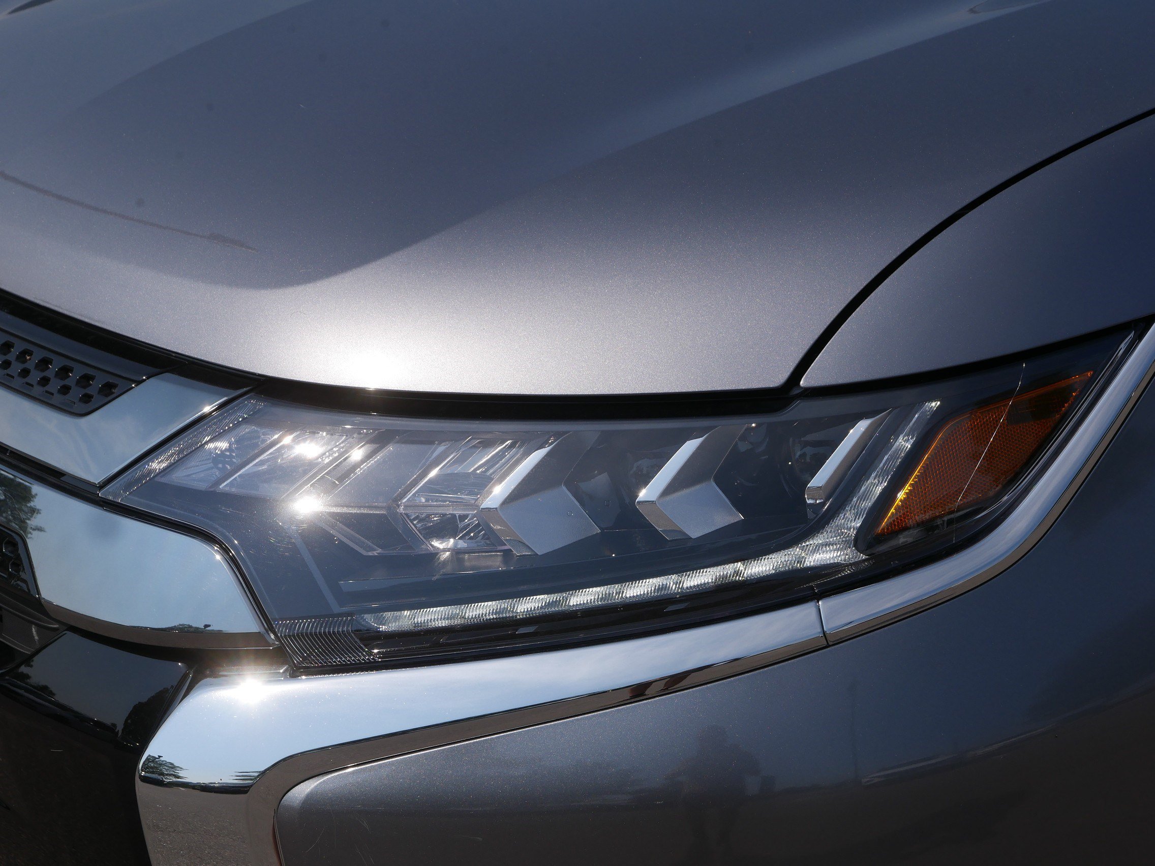Used 2019 Mercury Gray Metallic Mitsubishi GT image 16
