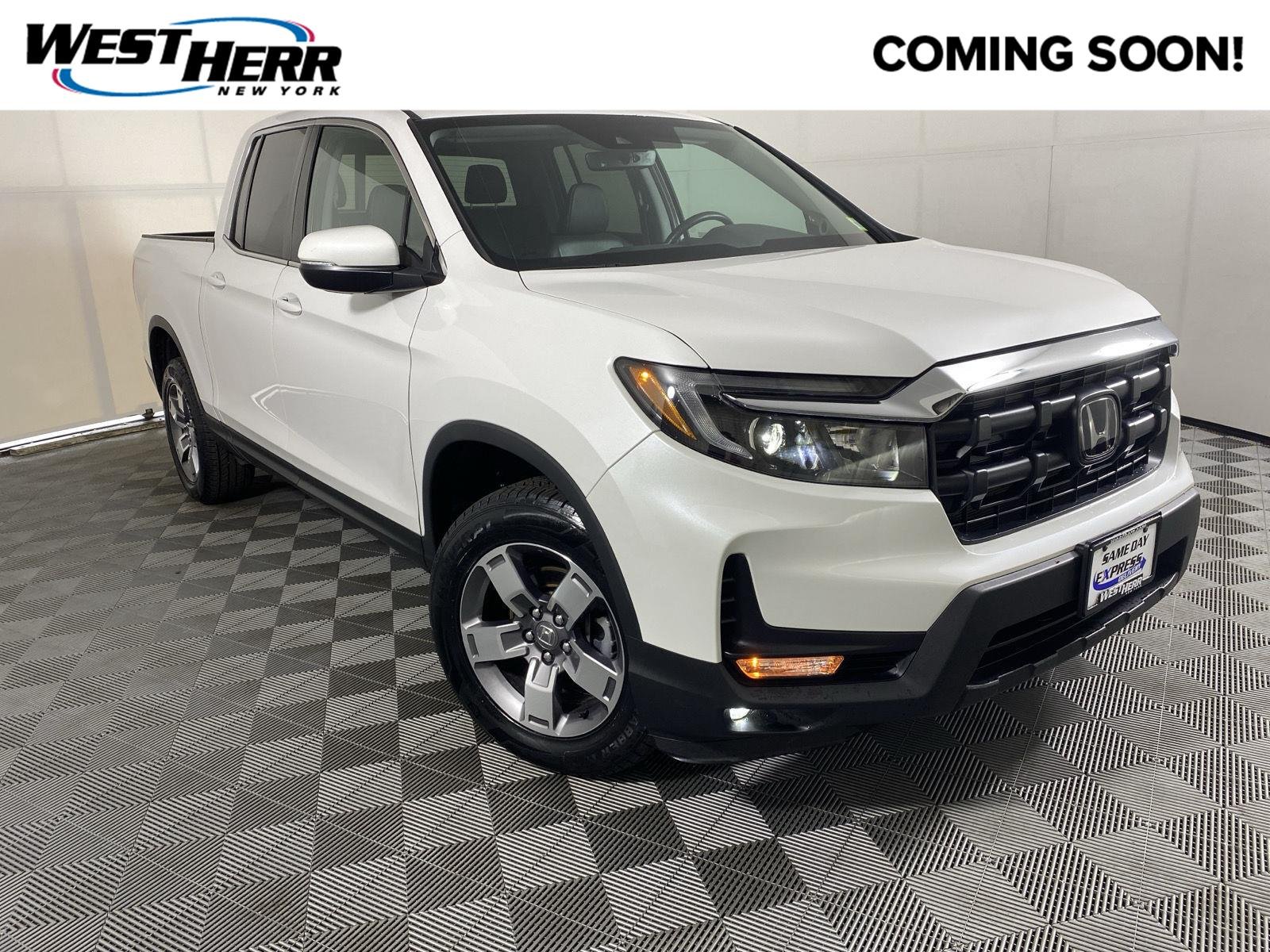 Used 2024 Platinum White Pearl Honda RTL image 1