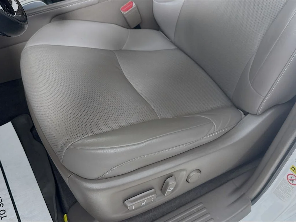 Used 2019 Starfire Pearl Lexus Premium image 23