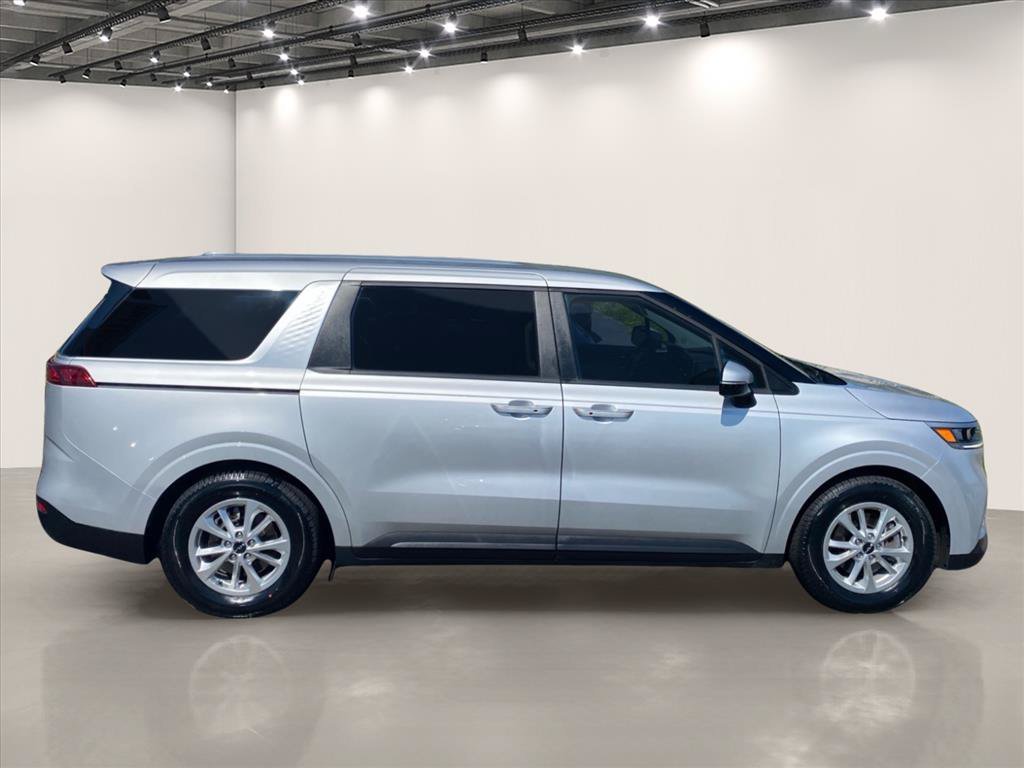 Used 2022 Silky Silver Kia LXS image 9