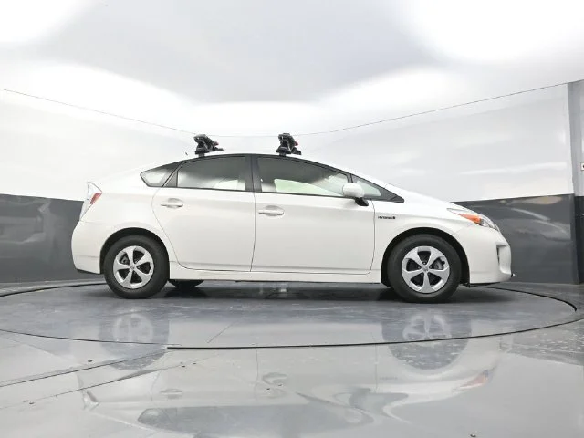 Used 2013 White Toyota Two image 38