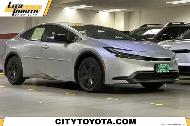 2025 Toyota Prius LE