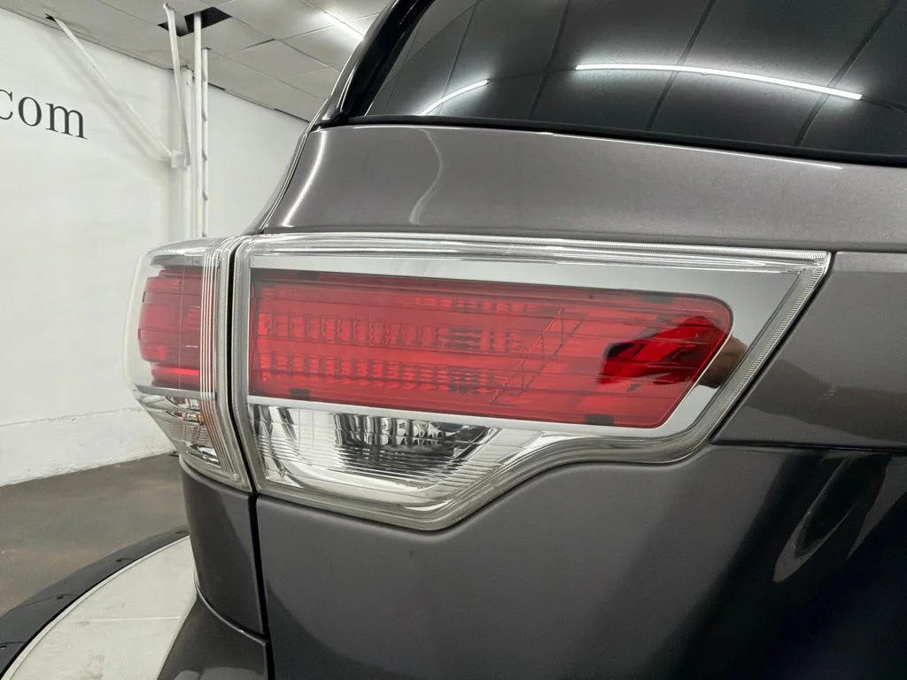 Used 2015 Gray Toyota Limited image 12