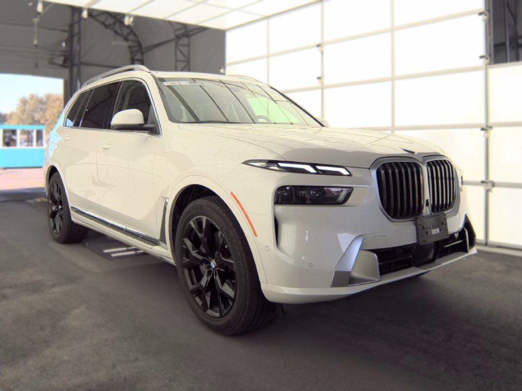 Used 2026 Mineral White Metallic BMW xDrive40i image 1