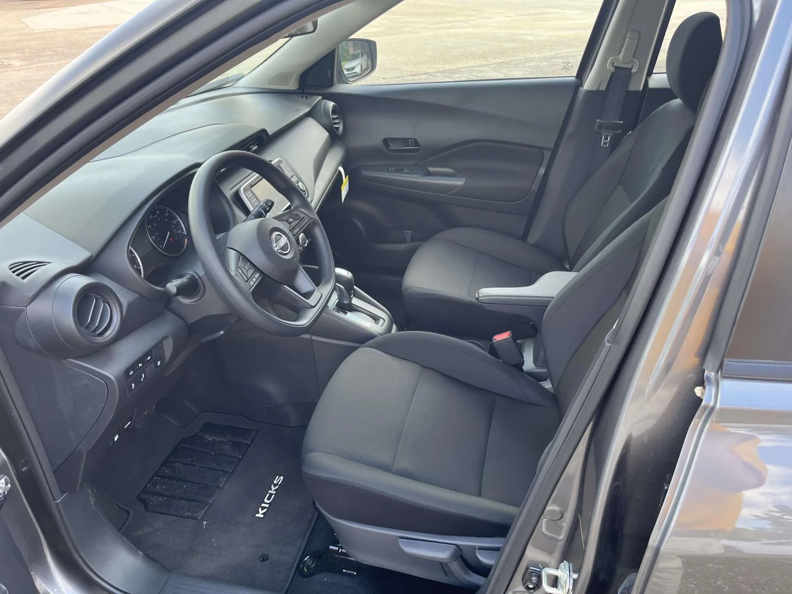 Used 2025 GUN METALLIC Nissan S FWD image 9