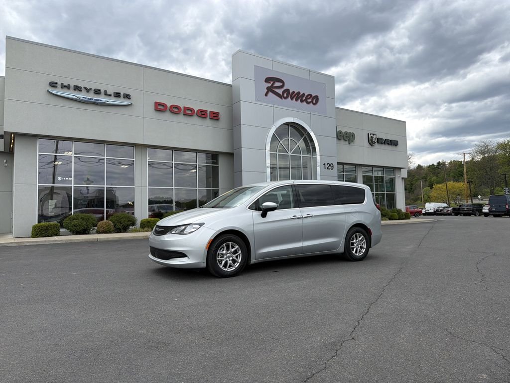 2023 Chrysler Voyager LX's photo