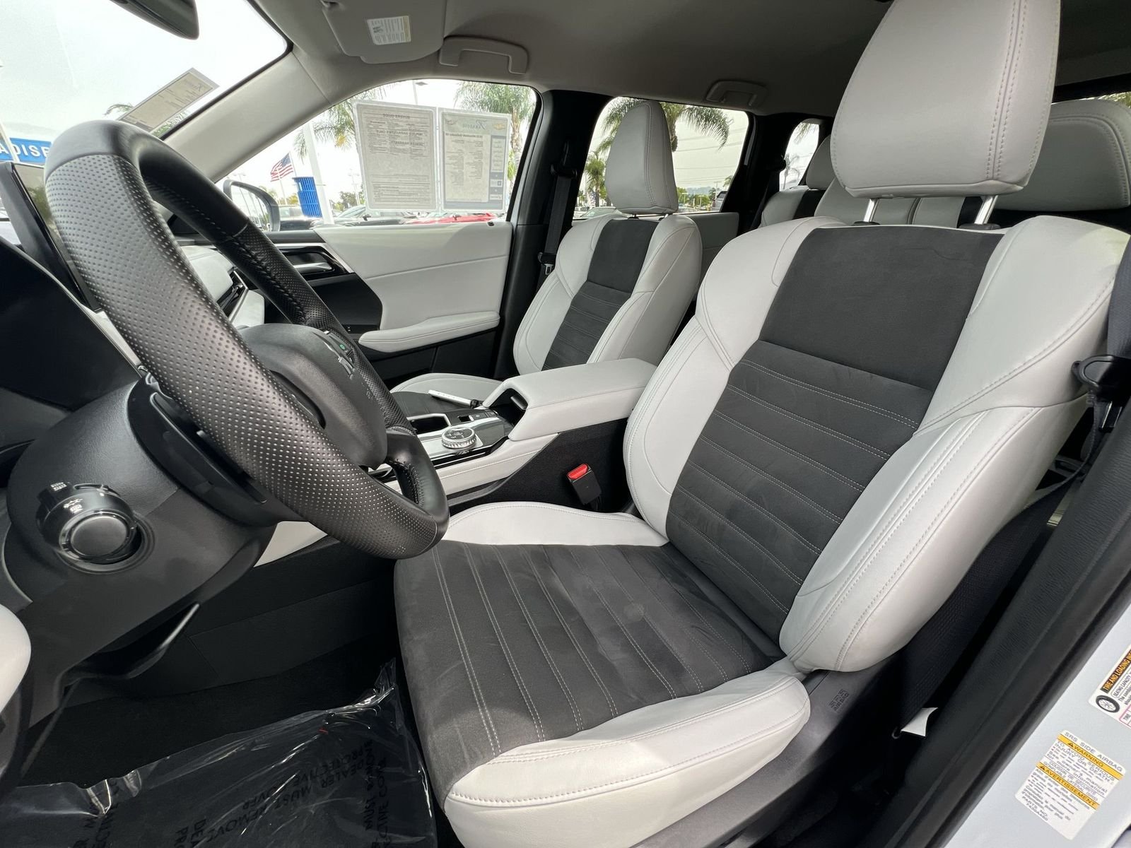 Used 2025 White Mitsubishi SE image 19