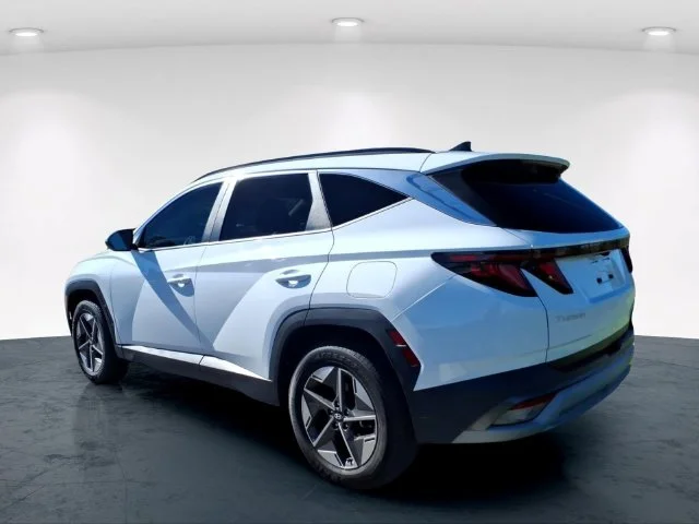 Used 2025 White Hyundai SEL image 18