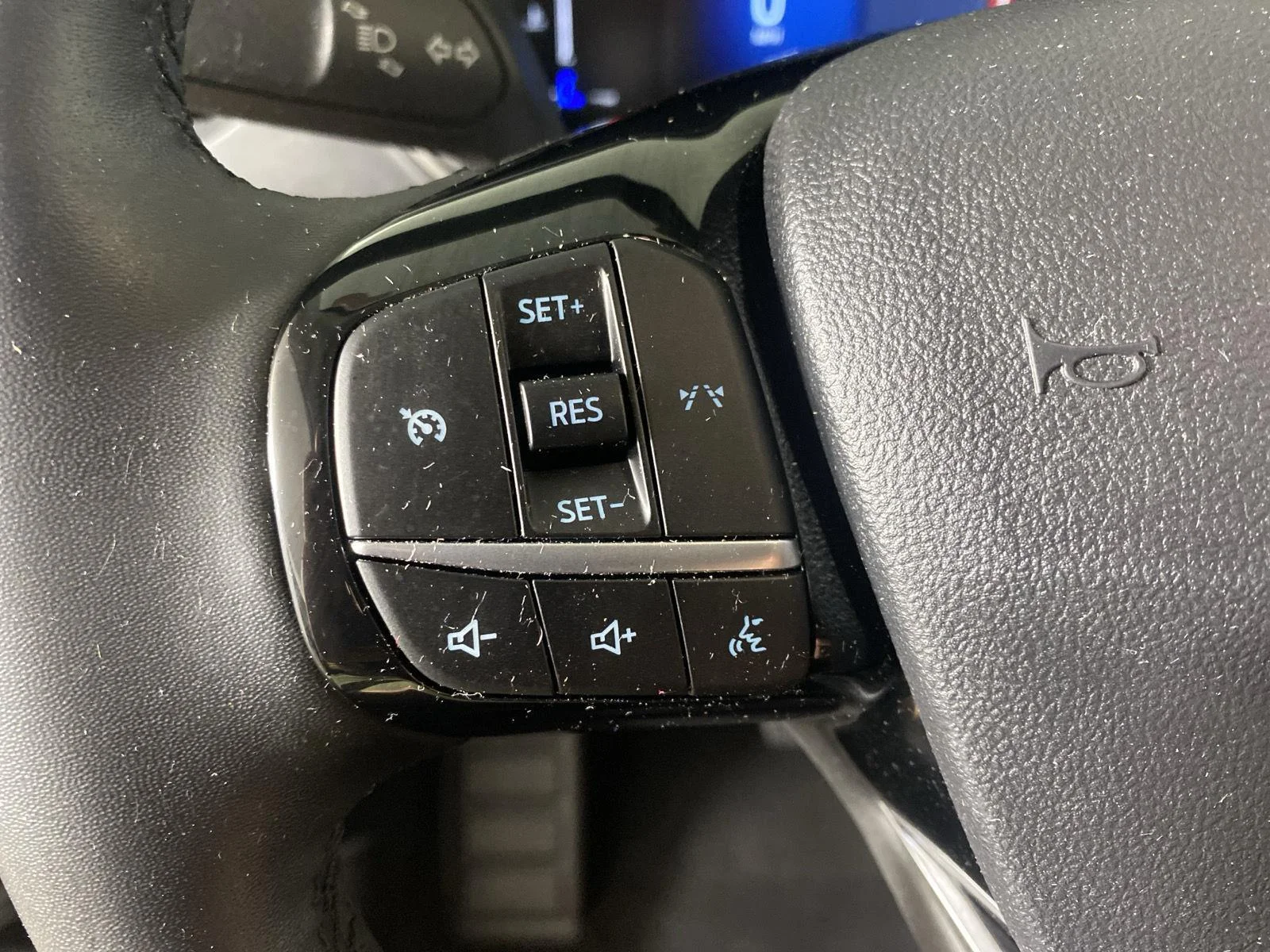 Used 2023 Agate Black Ford Active image 15