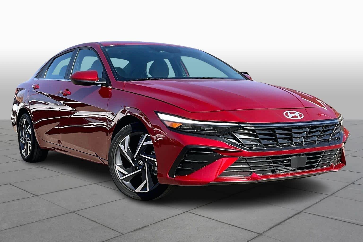 Used 2025 Ultimate Red Hyundai SEL Convenience image 3