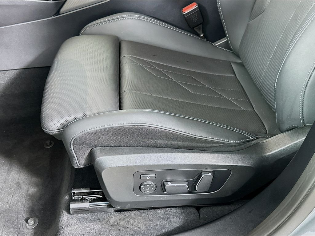 Used 2025 Skyscraper Grey Metallic BMW 30 xDrive image 19