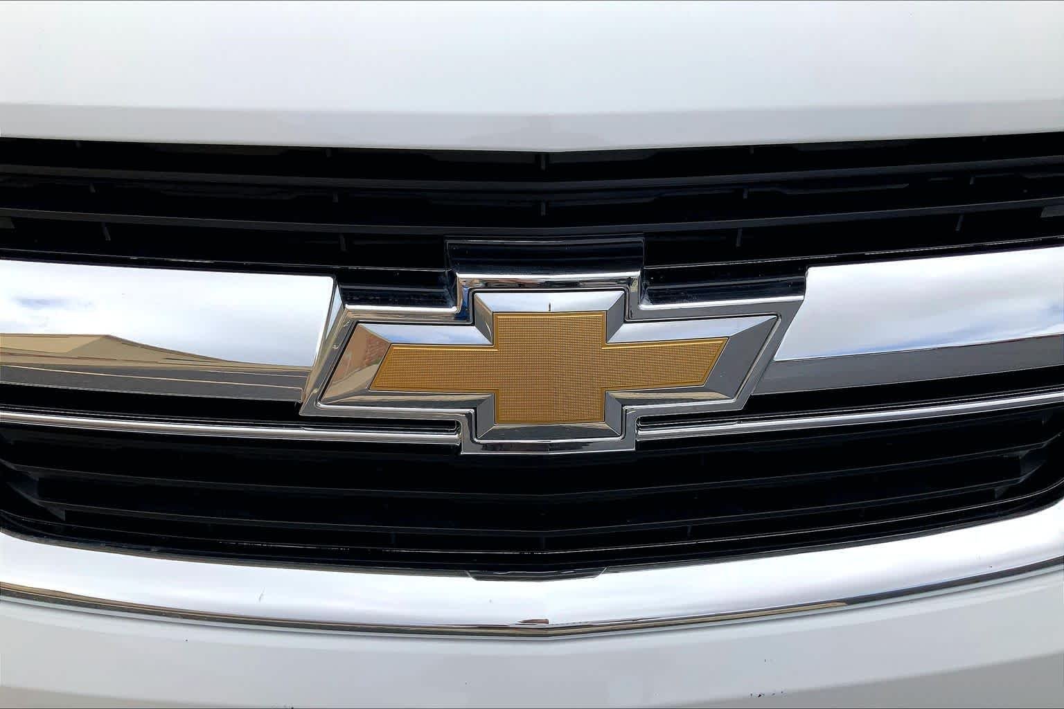 Used 2017 Summit White Chevrolet 2WD LT image 30