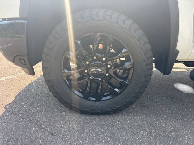 New 2026 Summit White Chevrolet LTZ image 27