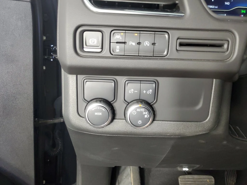 Used 2023 BLACK Chevrolet Premier image 27