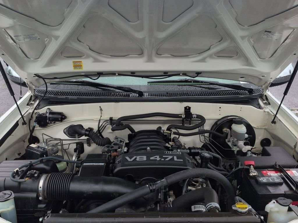 Used 2006 Natural White Toyota SR5 image 29