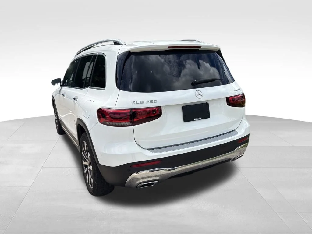 Used 2022 White Mercedes-Benz GLB 250 image 8