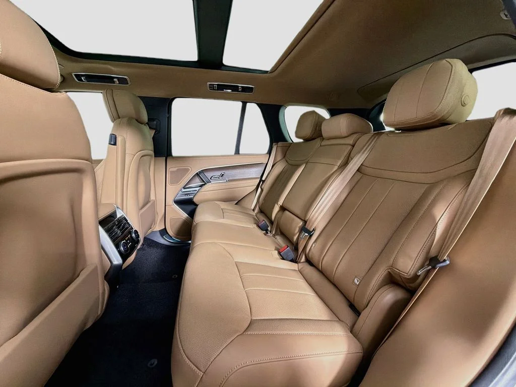 New 2026 Eiger Grey Land Rover SE image 26