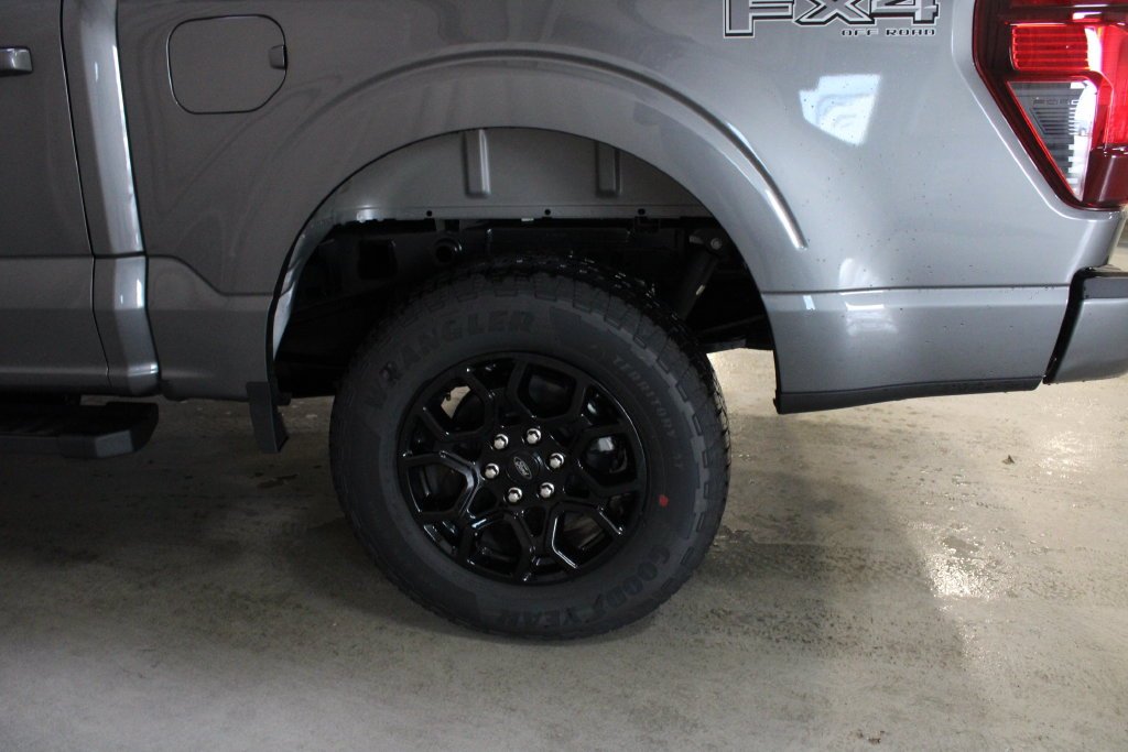 New 2026 Carbonized Gray Metallic Ford XLT image 27
