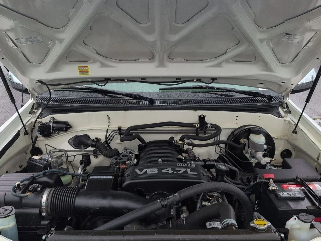 Used 2006 Natural White Toyota SR5 image 29
