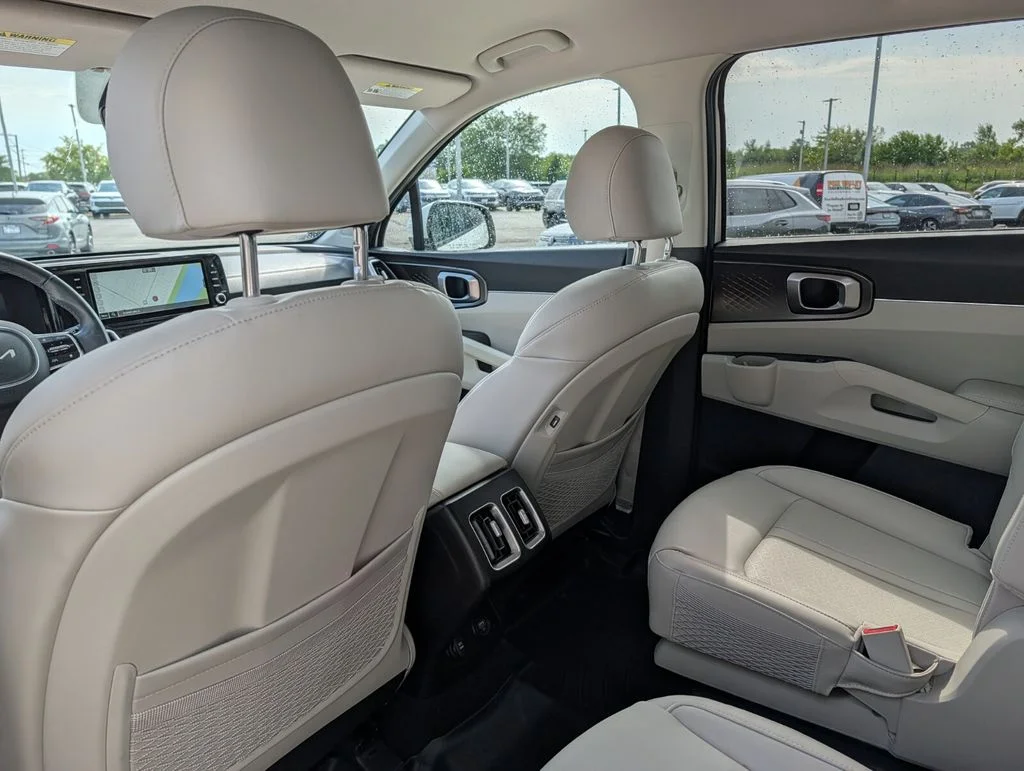 Used 2023 White Kia EX image 11