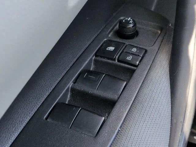 Used 2021  Toyota LE image 21