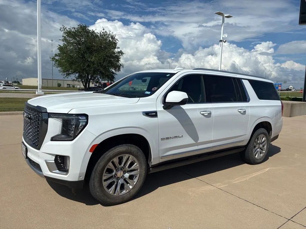 2024 GMC Yukon Denali AWD's photo
