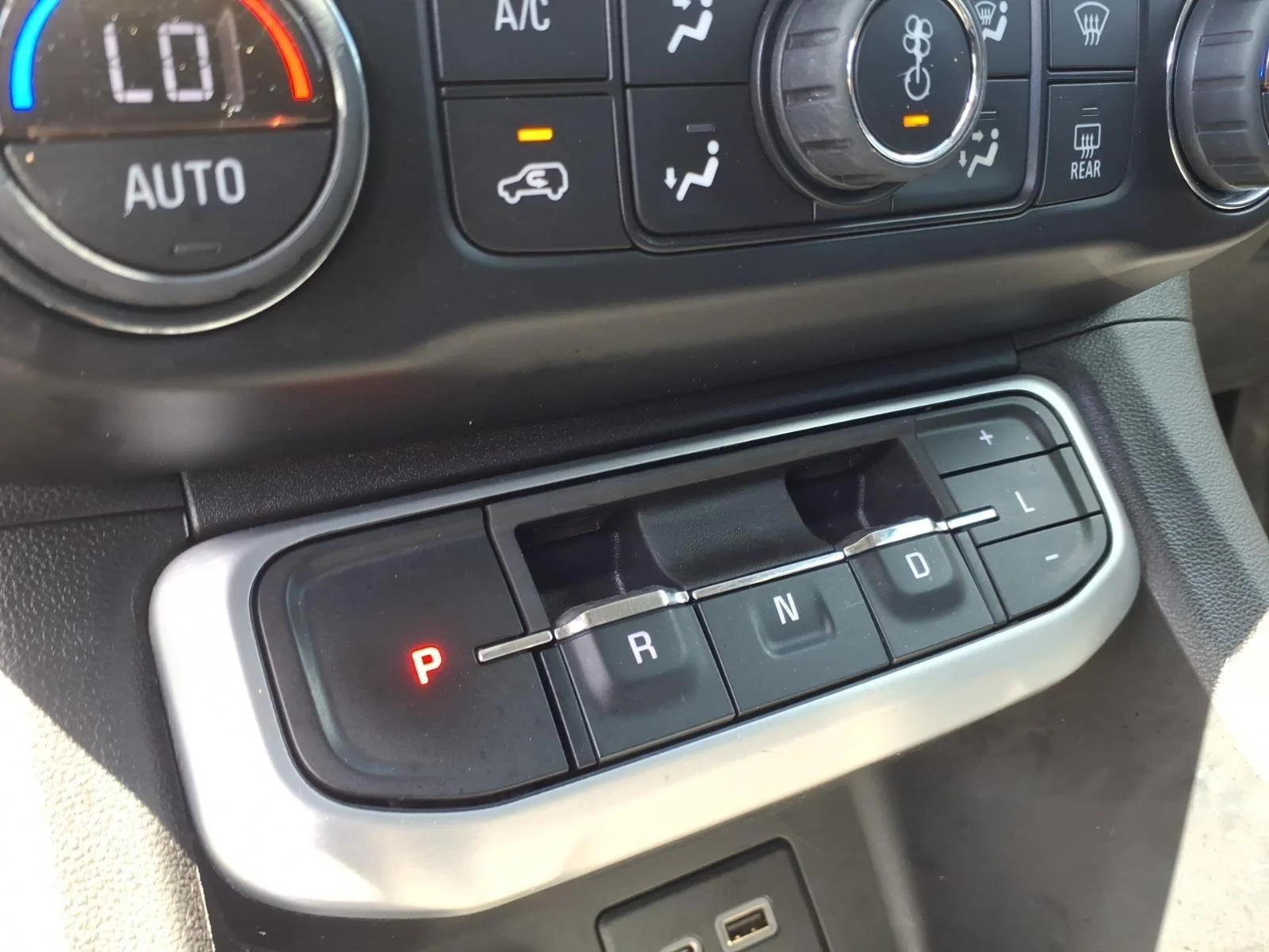 Used 2021 WHITE GMC SLE image 6