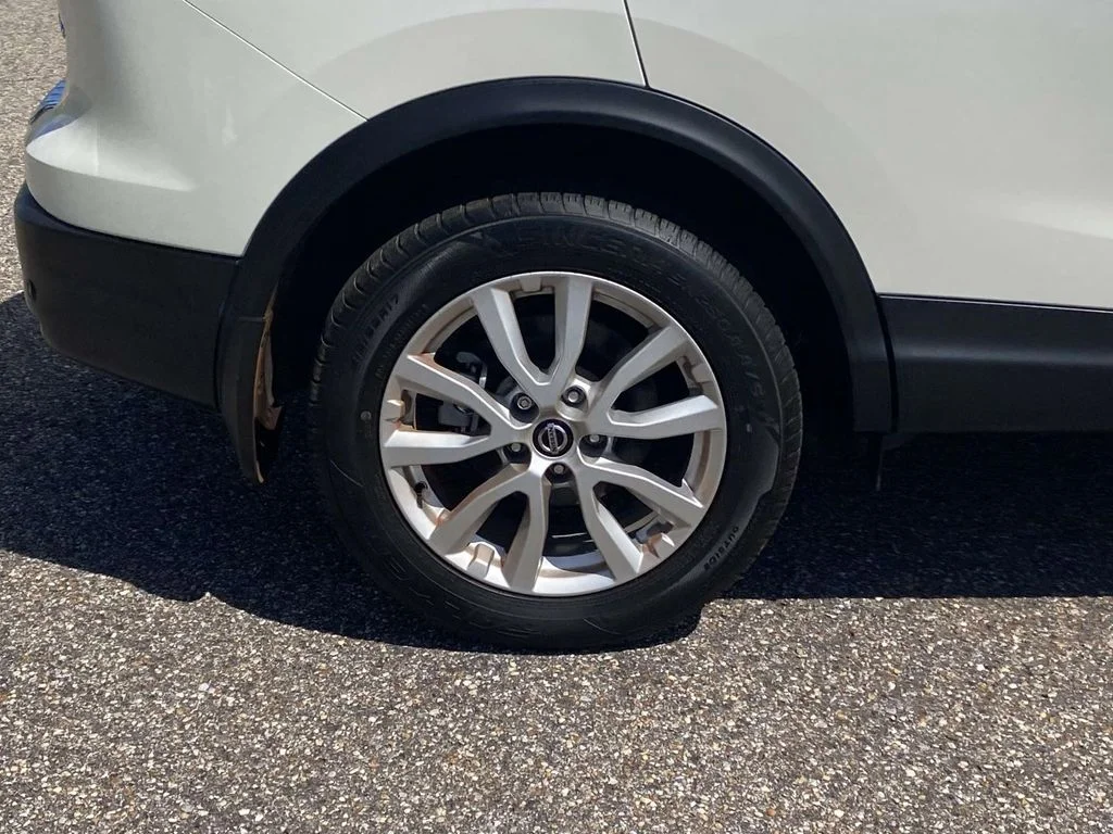 Certified Used 2022 White Nissan SV image 11