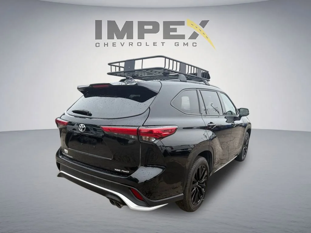 Used 2023  Toyota L image 5