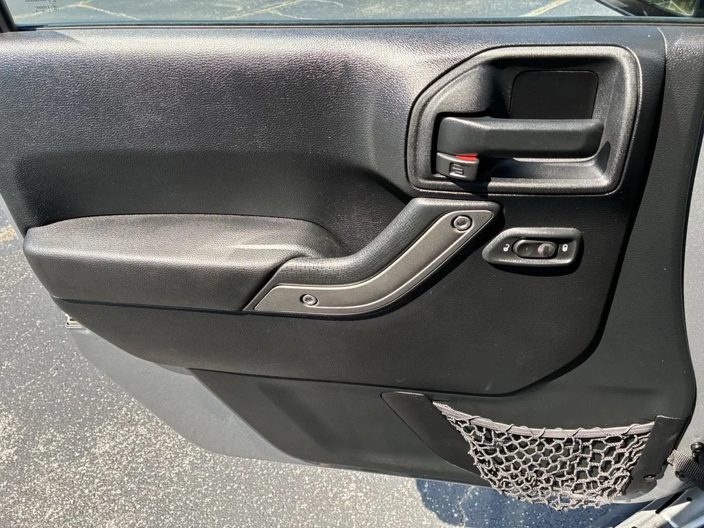 Used 2015 Silver Jeep Unlimited Sport image 16