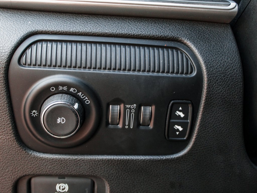 Used 2023 Velvet Red Pearl Jeep Series II image 13