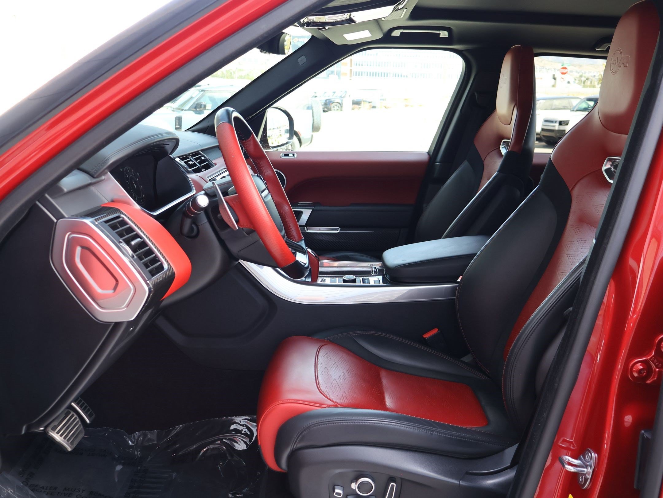 Used 2022 Firenze Red Metallic Land Rover SVR image 15