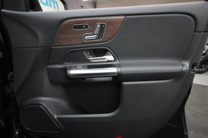 Used 2022 Black Mercedes-Benz GLA 250 image 36