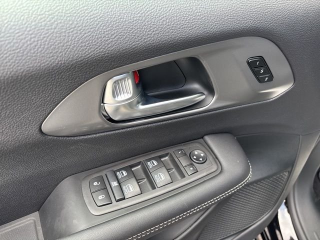 2026 Chrysler Pacifica Select - Photo 21