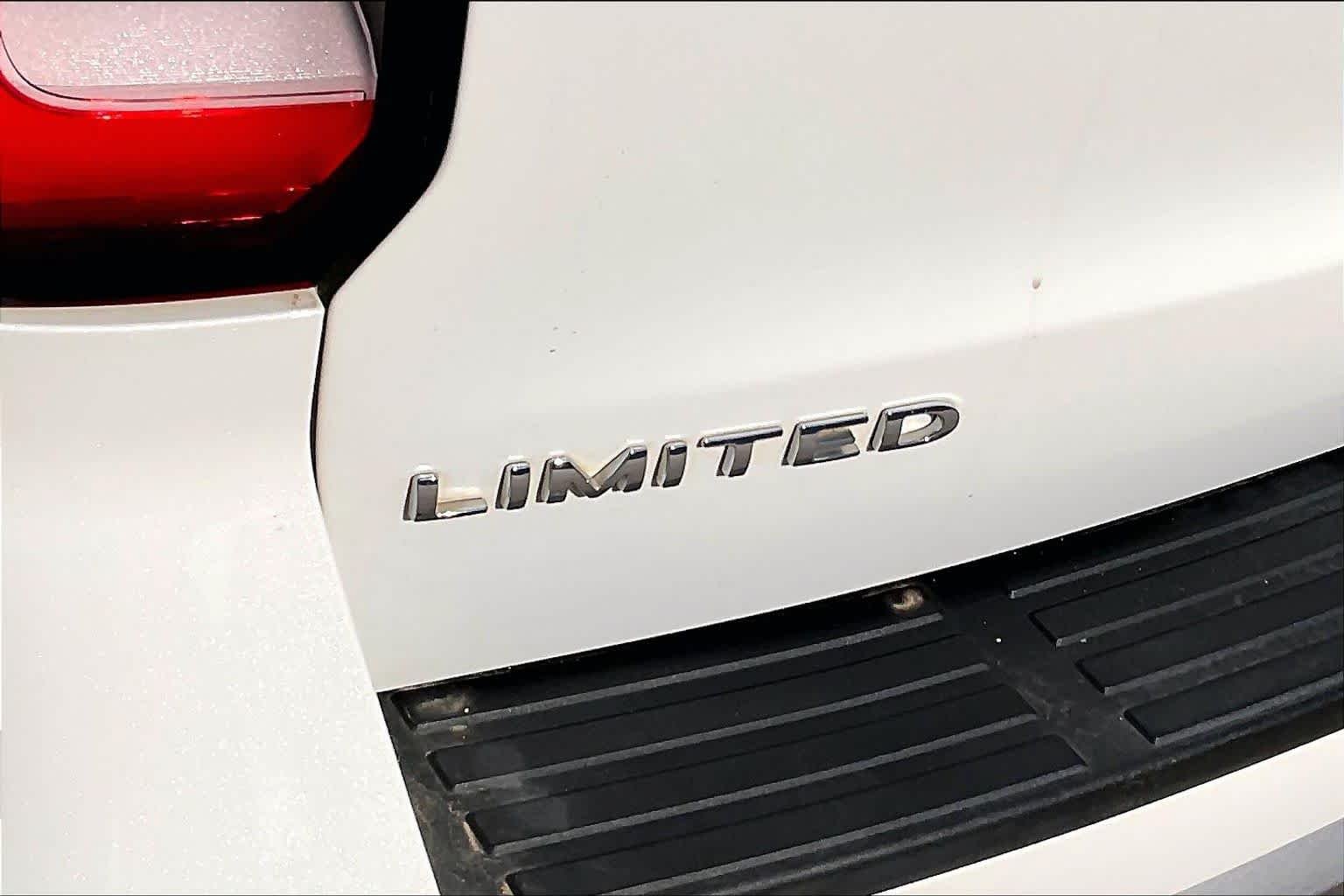 Used 2022 Star White Metallic Tri-Coat Ford Limited image 10