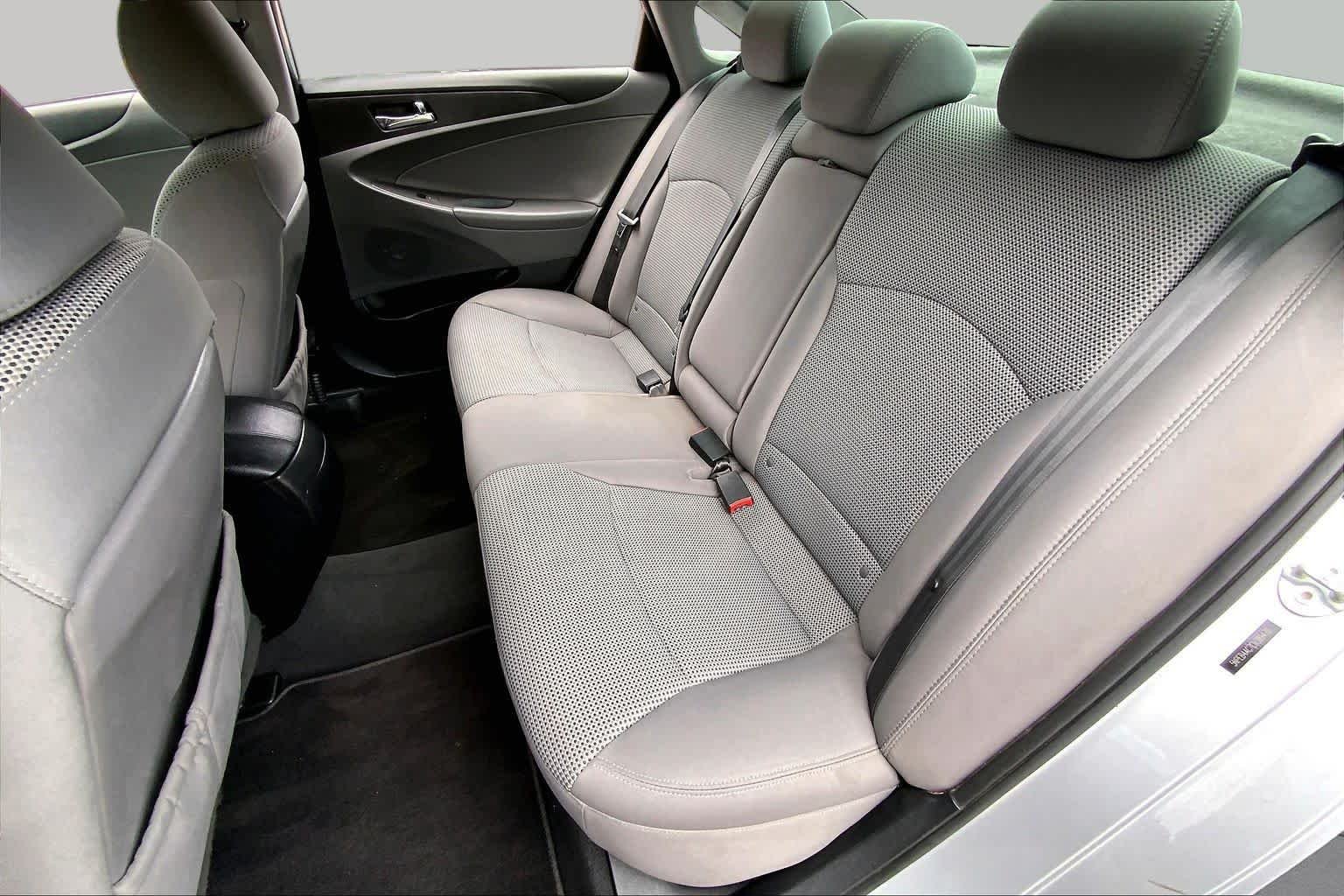 Used 2012 Radiant Silver Hyundai GLS image 20