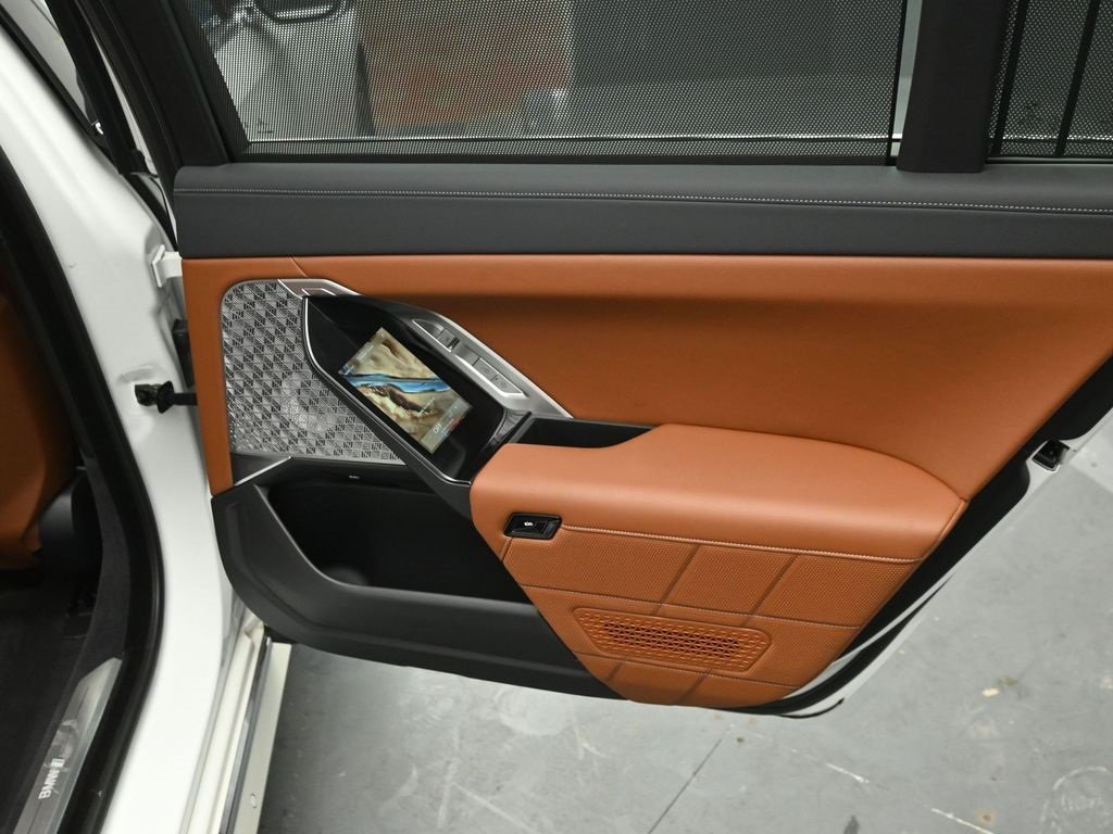 2023 BMW I7 - Image 26