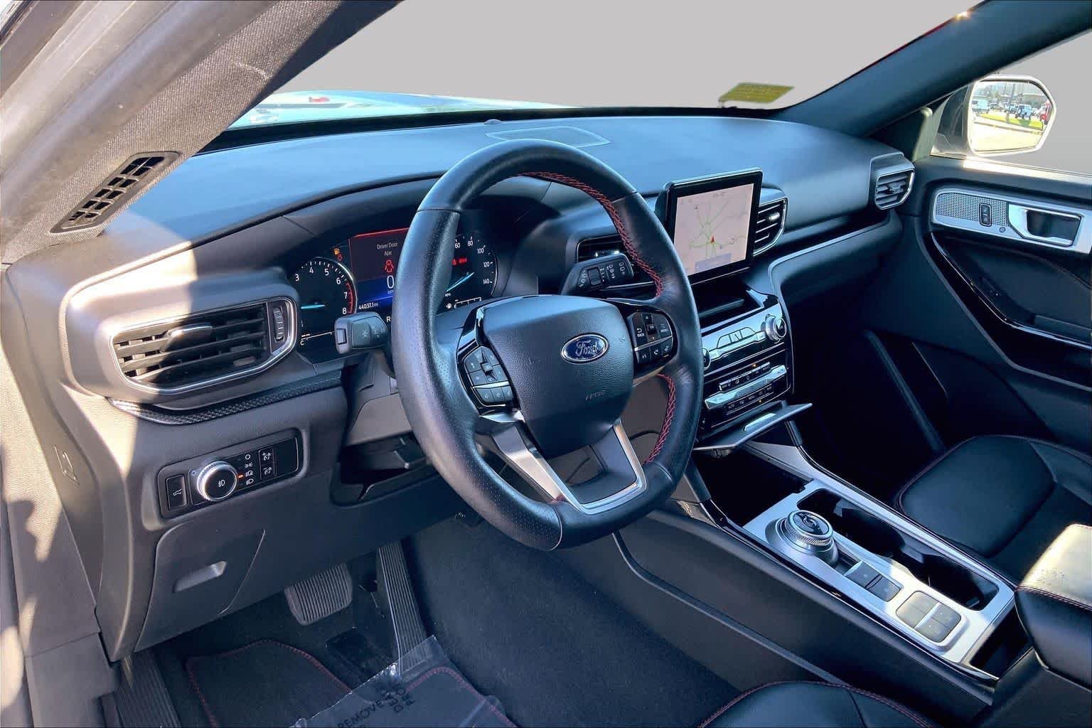 Used 2023 Iconic Silver Metallic Ford ST-Line image 17