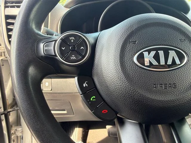 Used 2015 Bright Silver Kia  image 18