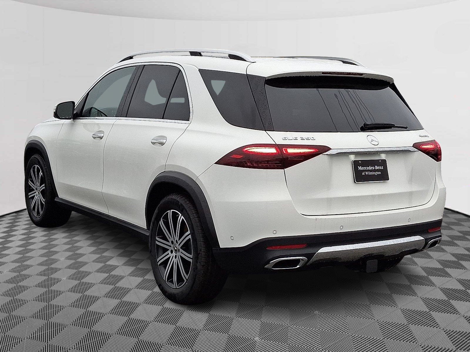 New 2026 Polar White Mercedes-Benz GLE 350 image 4